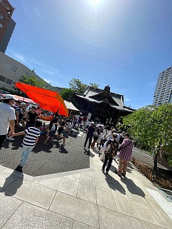 加藤清正公が祀られていることで有名な白金高輪の覚林寺で行われる春のお祭り、清正公大祭へ。