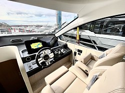 AZIMUT 53 FLYに乗りました。充分過ぎる贅沢さです！